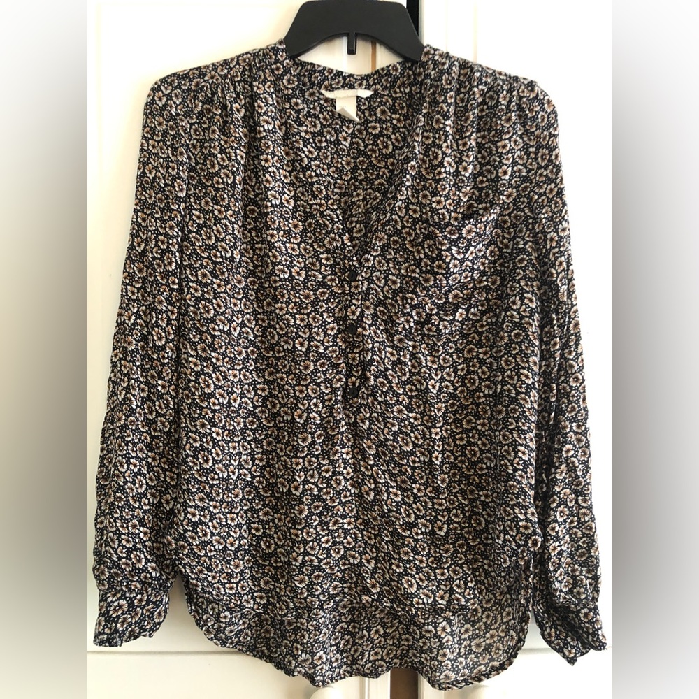 H&M asymmetrical hem half-button pocket blouse